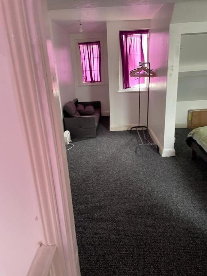 One Room To Stay With Fantastic Host 런던 외부 사진