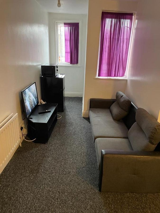 One Room To Stay With Fantastic Host 런던 외부 사진